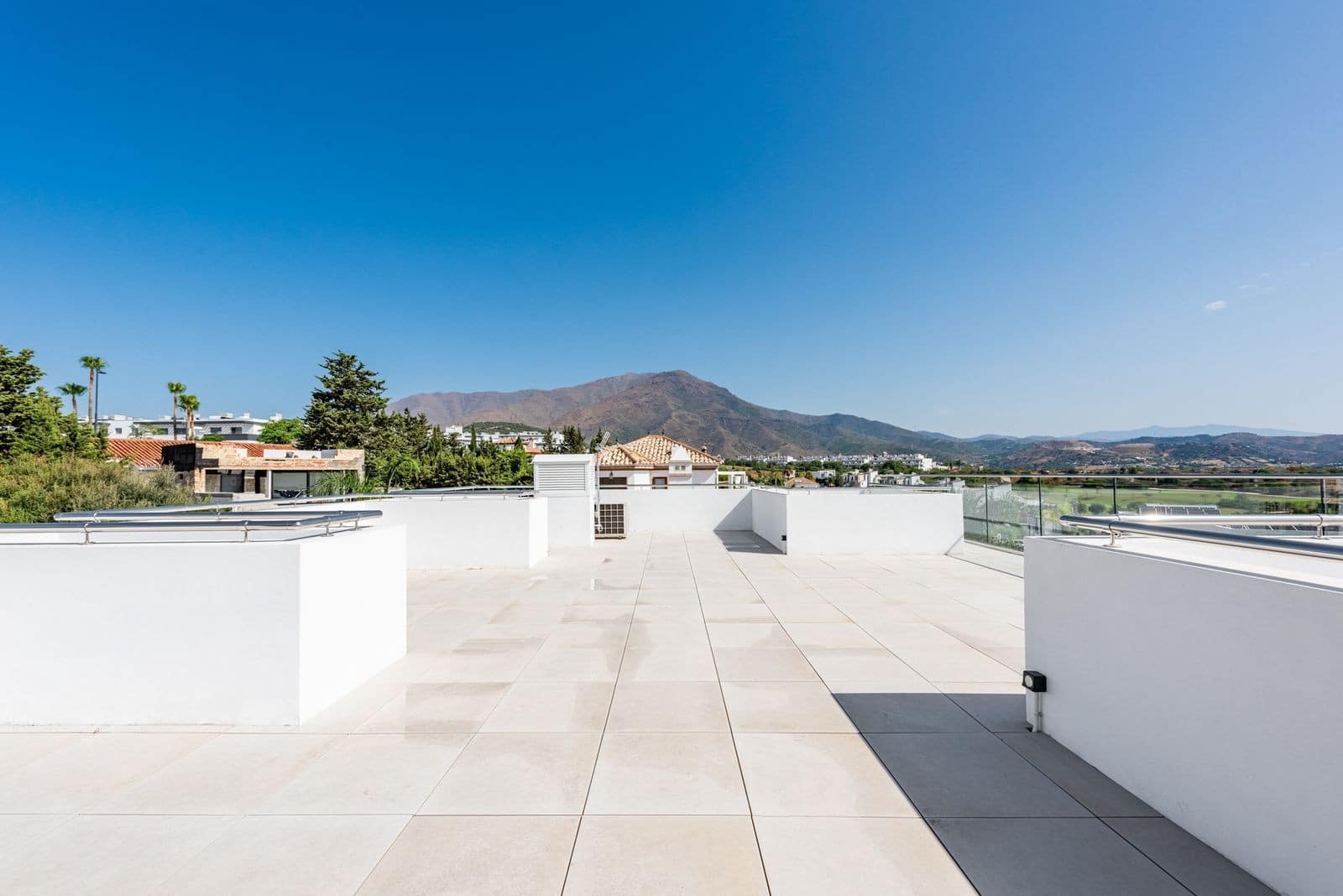 3 soverom Villa til salgs i Estepona med svømmebasseng garasje - € 1 395 000 (Ref: 9193879)