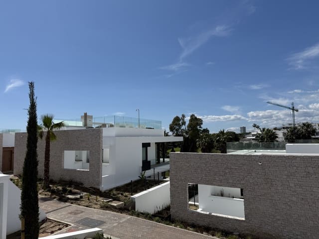 4 sovrum Semi-fristående Villa till salu i Marbella med pool garage - 1 911 000 € (Ref: 9193883)