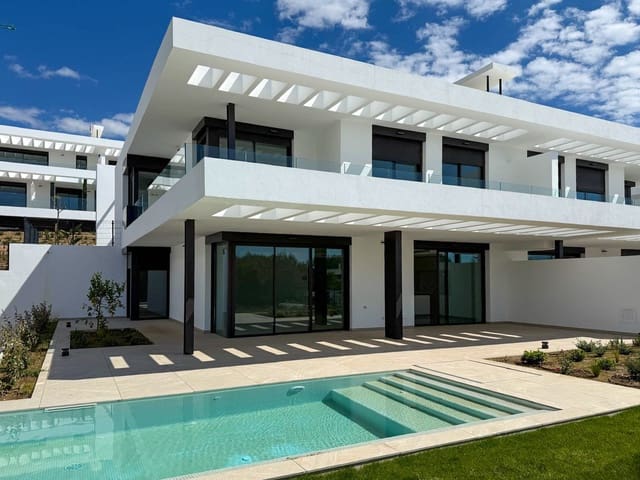 Pareado de 4 habitaciones en Marbella en venta con piscina garaje - 1.911.000 € (Ref: 9193883)