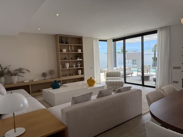 Pareado de 4 habitaciones en Marbella en venta con piscina garaje - 1.911.000 € (Ref: 9193883)