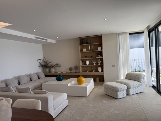 Pareado de 4 habitaciones en Marbella en venta con piscina garaje - 1.911.000 € (Ref: 9193883)