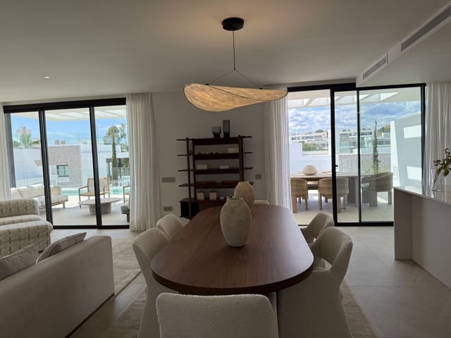 Pareado de 4 habitaciones en Marbella en venta con piscina garaje - 1.911.000 € (Ref: 9193883)