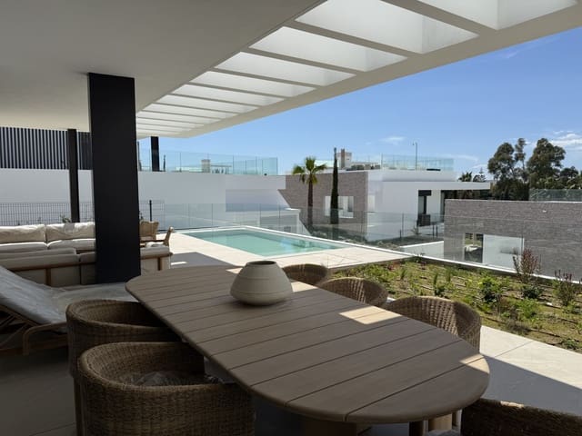 Pareado de 4 habitaciones en Marbella en venta con piscina garaje - 1.911.000 € (Ref: 9193883)