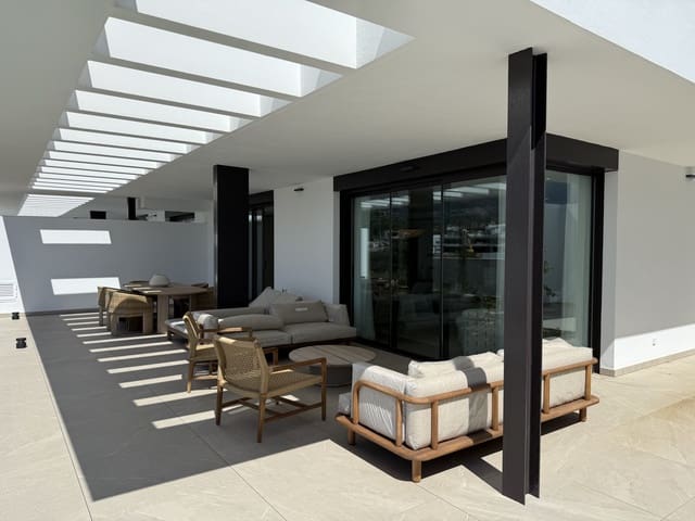 Pareado de 4 habitaciones en Marbella en venta con piscina garaje - 1.911.000 € (Ref: 9193883)