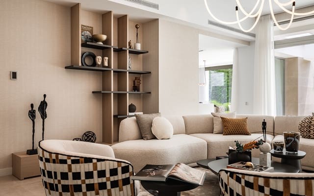 5 sypialnia Willa na sprzedaż w El Paraiso, Estepona z basenem garażem - 2 495 000 € (Ref: 9204652)