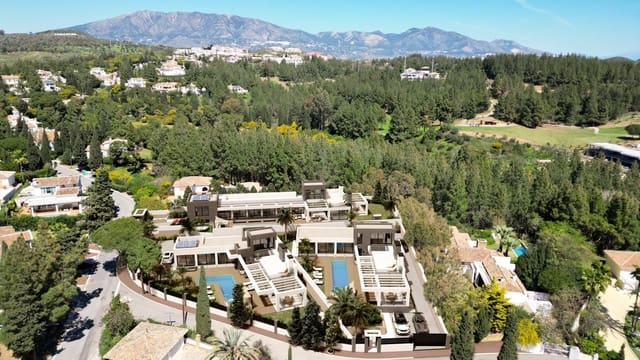 6 soveværelse Villa til salg i El Chaparral, Mijas - € 2.548.000 (Ref: 9204653)