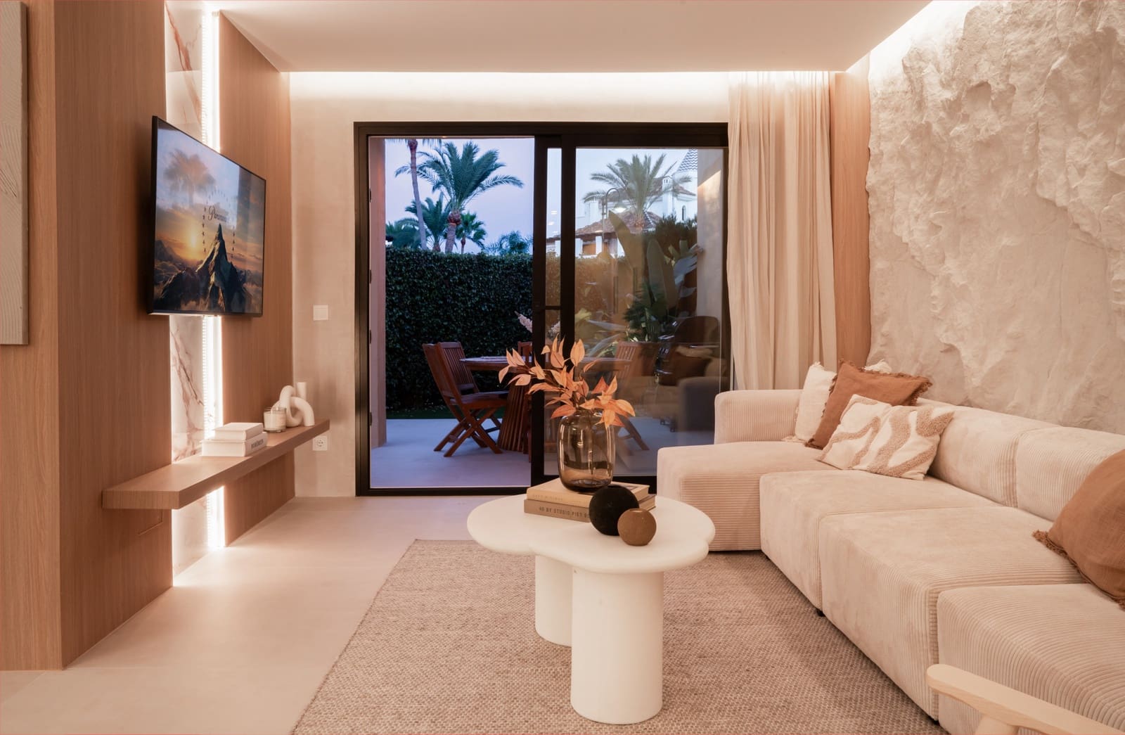 4 soverom Hus til salgs i Nueva Andalucia med svømmebasseng garasje - € 1 695 000 (Ref: 9215157)