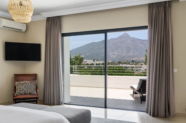 4 sovrum Villa till salu i Marbella med pool garage - 3 250 000 € (Ref: 9255120)