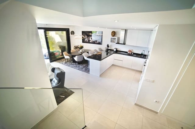 3 soveværelse Byhus til salg i Bel-Air, Estepona med swimmingpool garage - € 899.000 (Ref: 9257164)