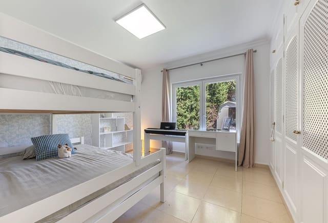 Chalet de 5 habitaciones en Sotogrande, San Roque en venta con piscina - 1.795.000 € (Ref: 9257176)