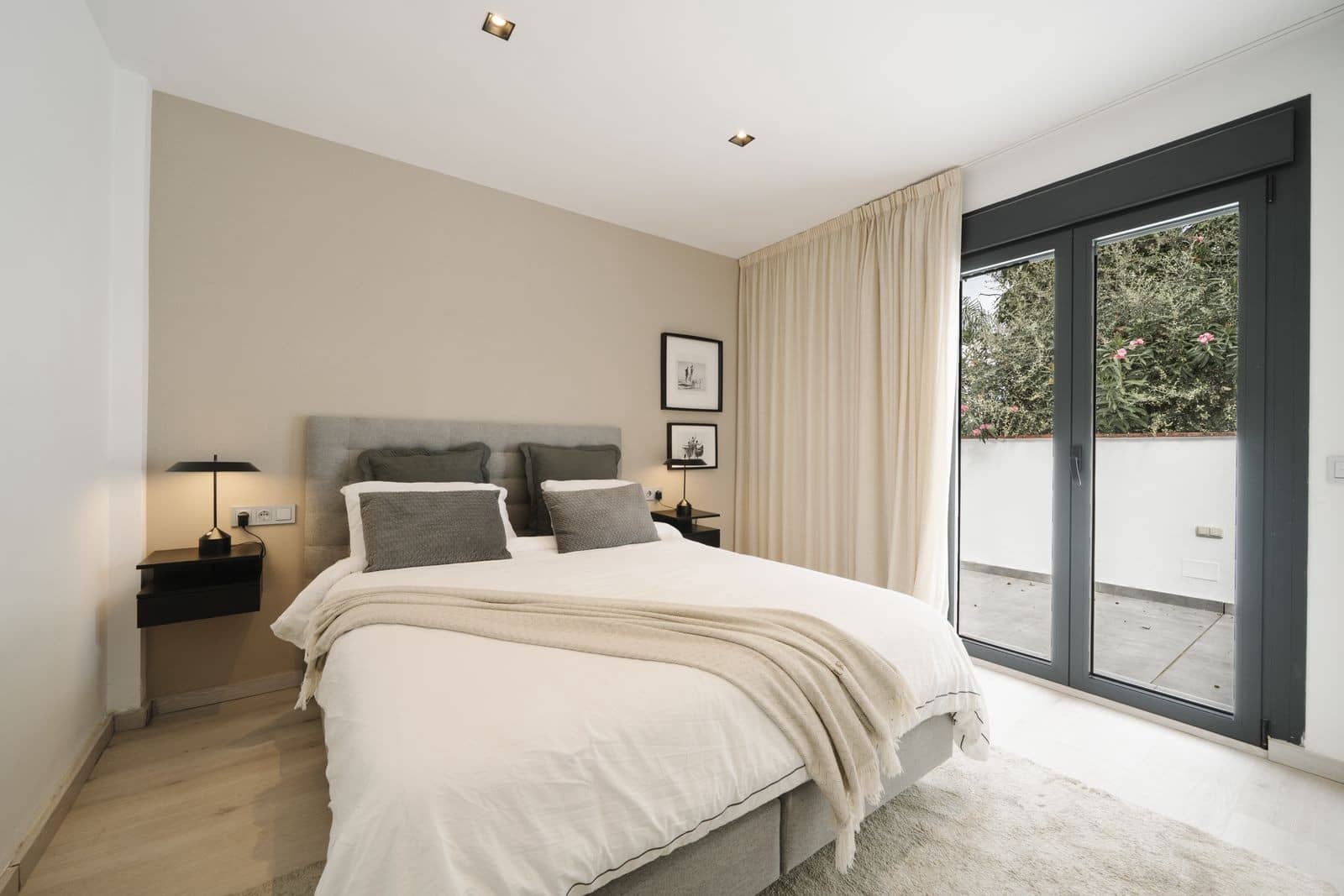 Chalet de 4 habitaciones en Nueva Andalucia en venta - 2.695.000 € (Ref: 9262492)