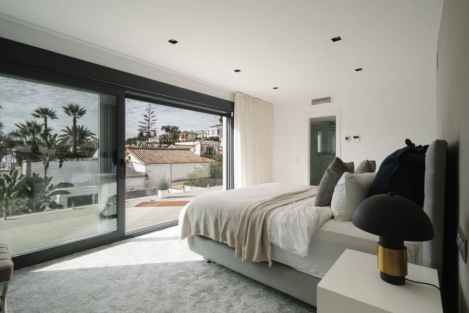 Chalet de 4 habitaciones en Nueva Andalucia en venta - 2.695.000 € (Ref: 9262492)