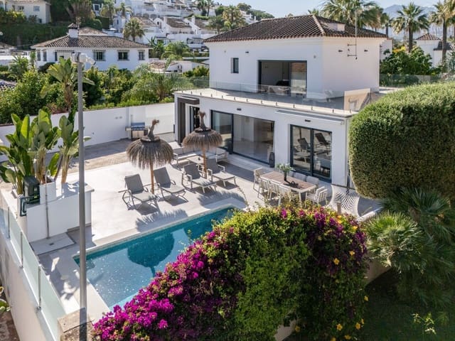 Chalet de 4 habitaciones en Nueva Andalucia, Marbella en venta - 2.695.000 € (Ref: 9262492)