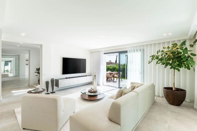 4 makuuhuone Huvila myytävänä paikassa Nueva Andalucia, Marbella mukana uima-altaan 
autotalli - 2 795 000 € (Ref: 9262493)