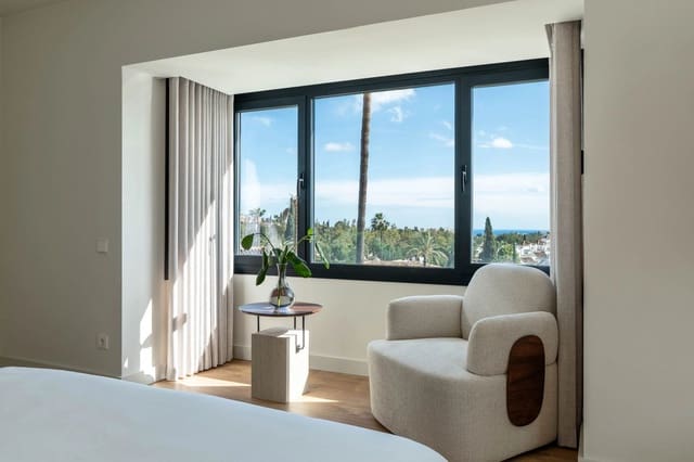 4 makuuhuone Huvila myytävänä paikassa Nueva Andalucia, Marbella mukana uima-altaan 
autotalli - 2 795 000 € (Ref: 9262493)