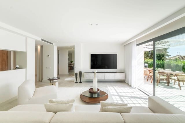 4 makuuhuone Huvila myytävänä paikassa Nueva Andalucia, Marbella mukana uima-altaan 
autotalli - 2 795 000 € (Ref: 9262493)