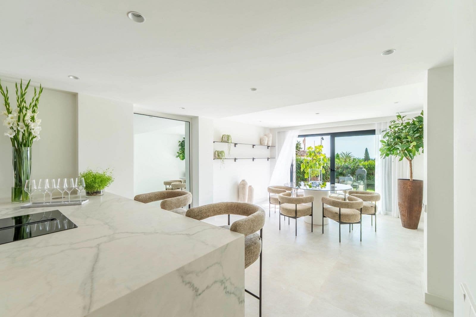 4 bedroom Villa for sale in Nueva Andalucia with pool garage - € 2,795,000 (Ref: 9262493)