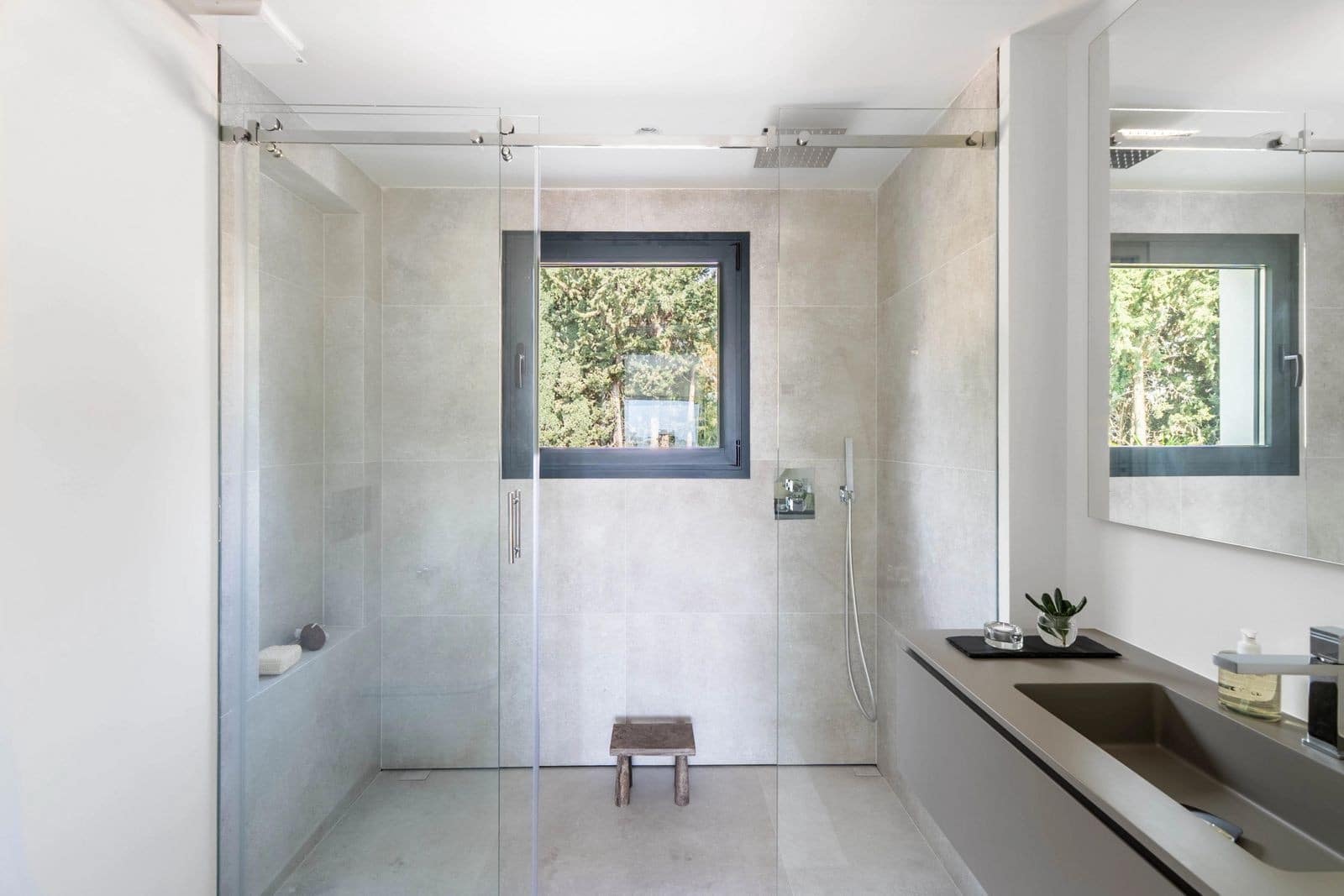 4 bedroom Villa for sale in Nueva Andalucia with pool garage - € 2,795,000 (Ref: 9262493)