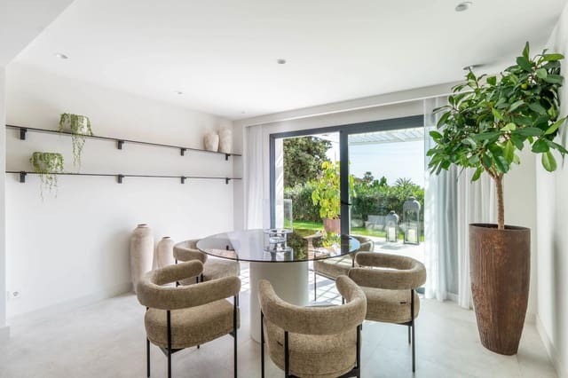 4 makuuhuone Huvila myytävänä paikassa Nueva Andalucia, Marbella mukana uima-altaan 
autotalli - 2 795 000 € (Ref: 9262493)