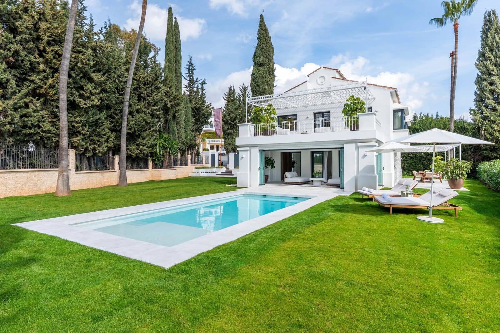 4 bedroom Villa for sale in Nueva Andalucia with pool garage - € 2,795,000 (Ref: 9262493)