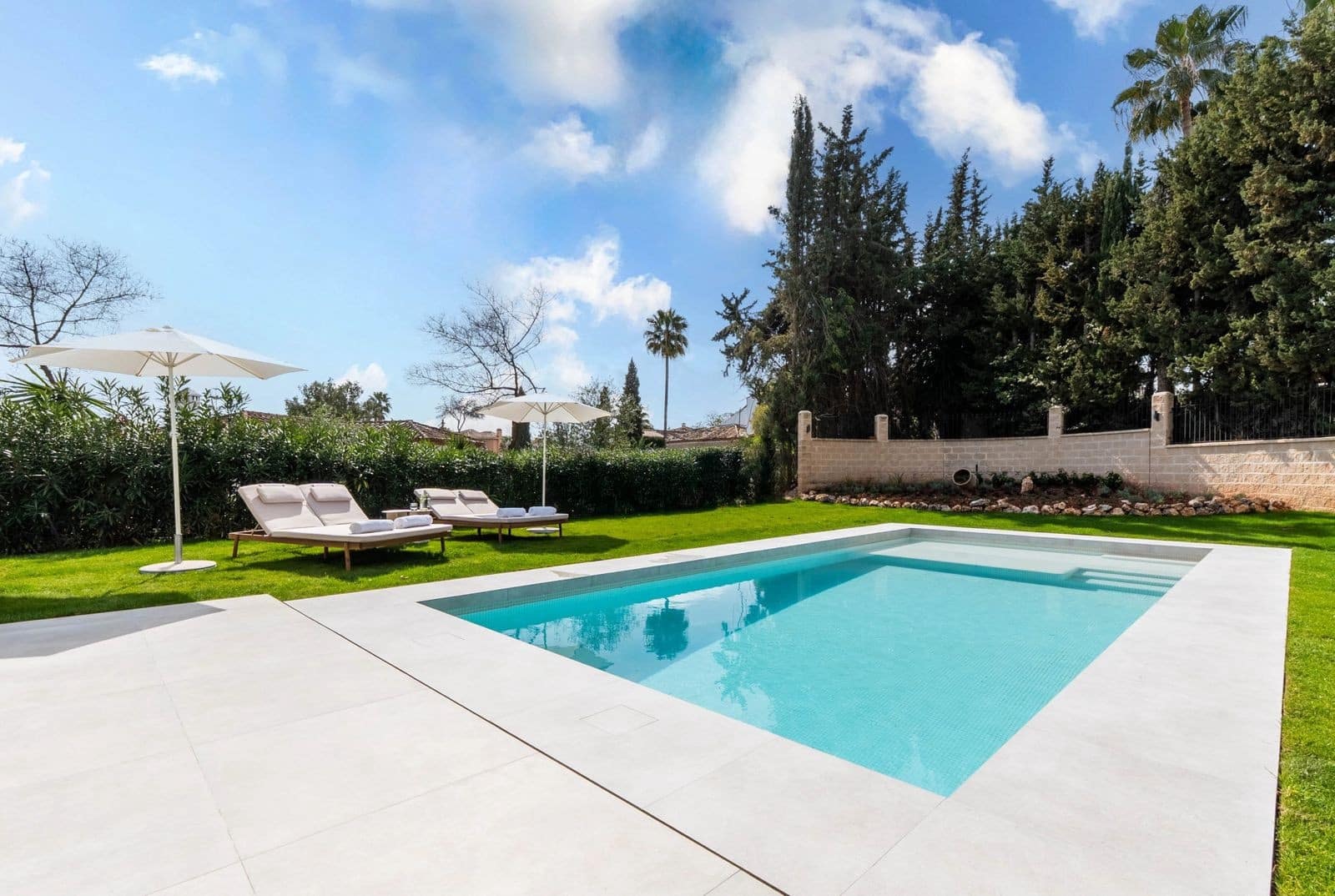 4 bedroom Villa for sale in Nueva Andalucia with pool garage - € 2,795,000 (Ref: 9262493)