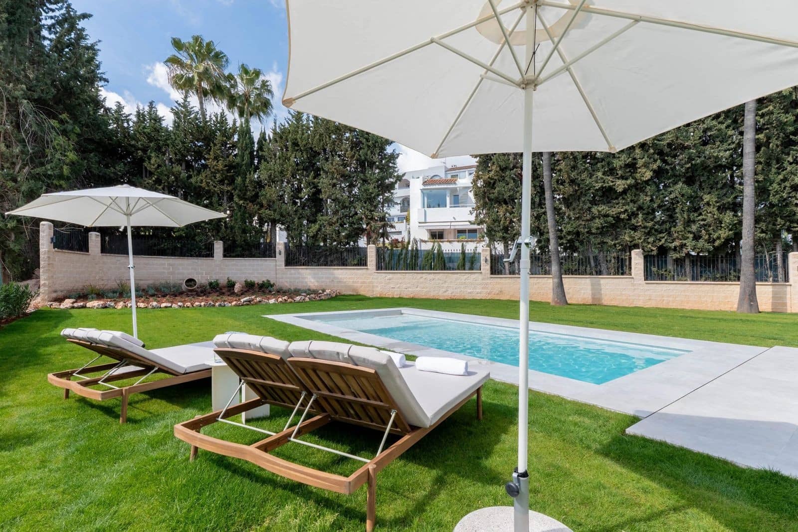 4 bedroom Villa for sale in Nueva Andalucia with pool garage - € 2,795,000 (Ref: 9262493)