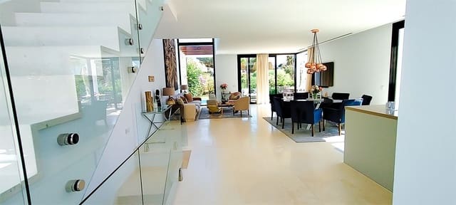 5 sovrum Semi-fristående Villa till salu i Marbella med pool garage - 1 695 000 € (Ref: 9272450)