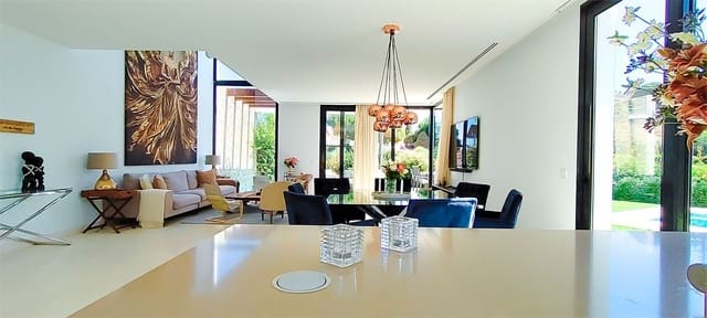 5 sovrum Semi-fristående Villa till salu i Marbella med pool garage - 1 695 000 € (Ref: 9272450)