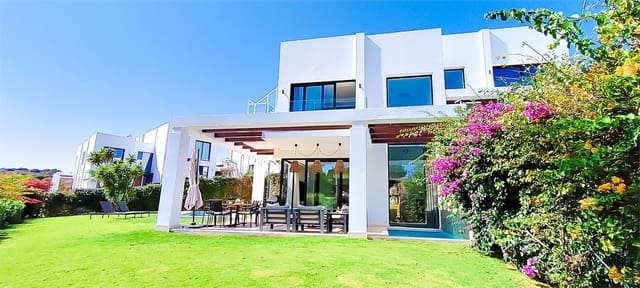 5 sovrum Semi-fristående Villa till salu i Marbella med pool garage - 1 695 000 € (Ref: 9272450)