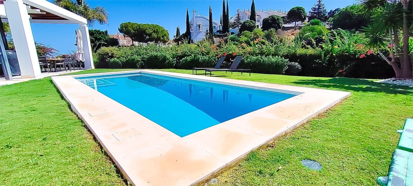 5 soveværelse Semi-Rækkehus til salg i Marbella med swimmingpool garage - € 1.695.000 (Ref: 9272450)