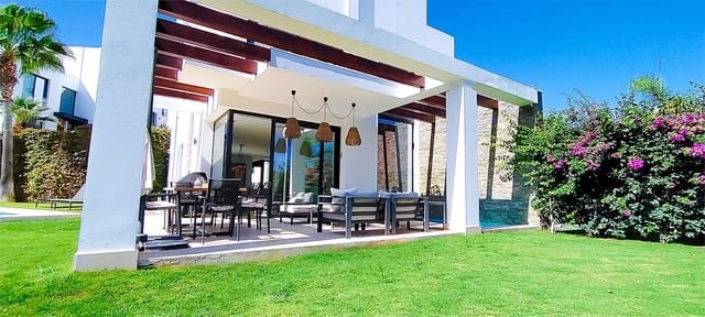 5 sovrum Semi-fristående Villa till salu i Marbella med pool garage - 1 695 000 € (Ref: 9272450)