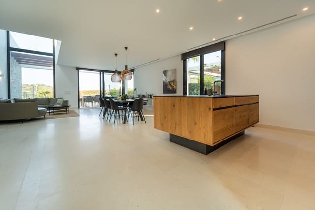 5 sovrum Semi-fristående Villa till salu i Marbella med pool garage - 1 495 000 € (Ref: 9282080)