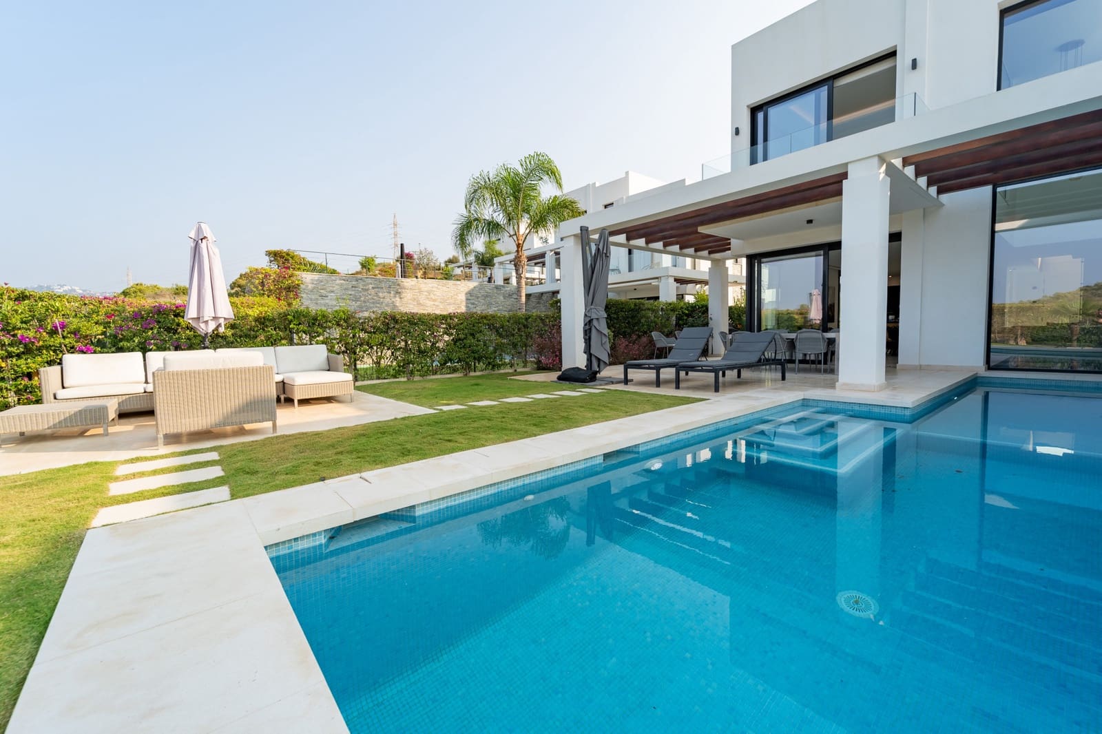 5 sovrum Semi-fristående Villa till salu i Marbella med pool garage - 1 495 000 € (Ref: 9282080)