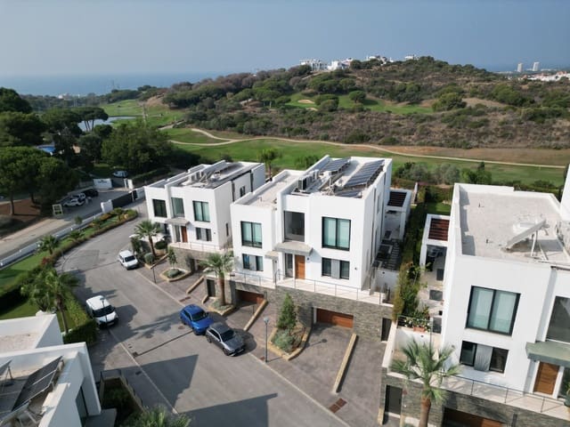 5 sovrum Semi-fristående Villa till salu i Marbella med pool garage - 1 495 000 € (Ref: 9282080)