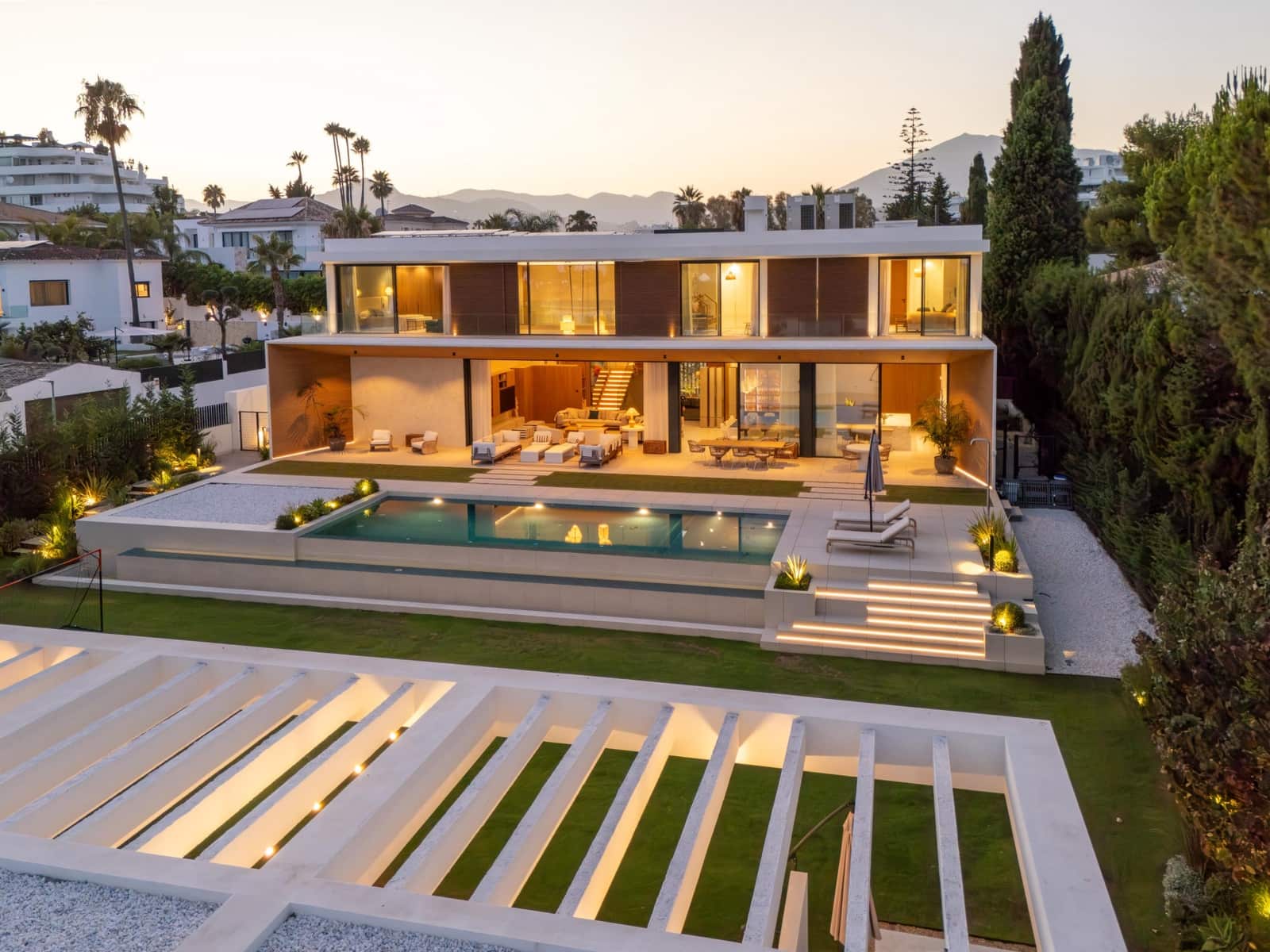 6 bedroom Villa for sale in Marbella - € 6,500,000 (Ref: 9285114)