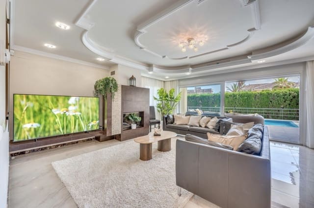 Chalet de 6 habitaciones en Marbella en venta con piscina garaje - 2.400.000 € (Ref: 9285118)