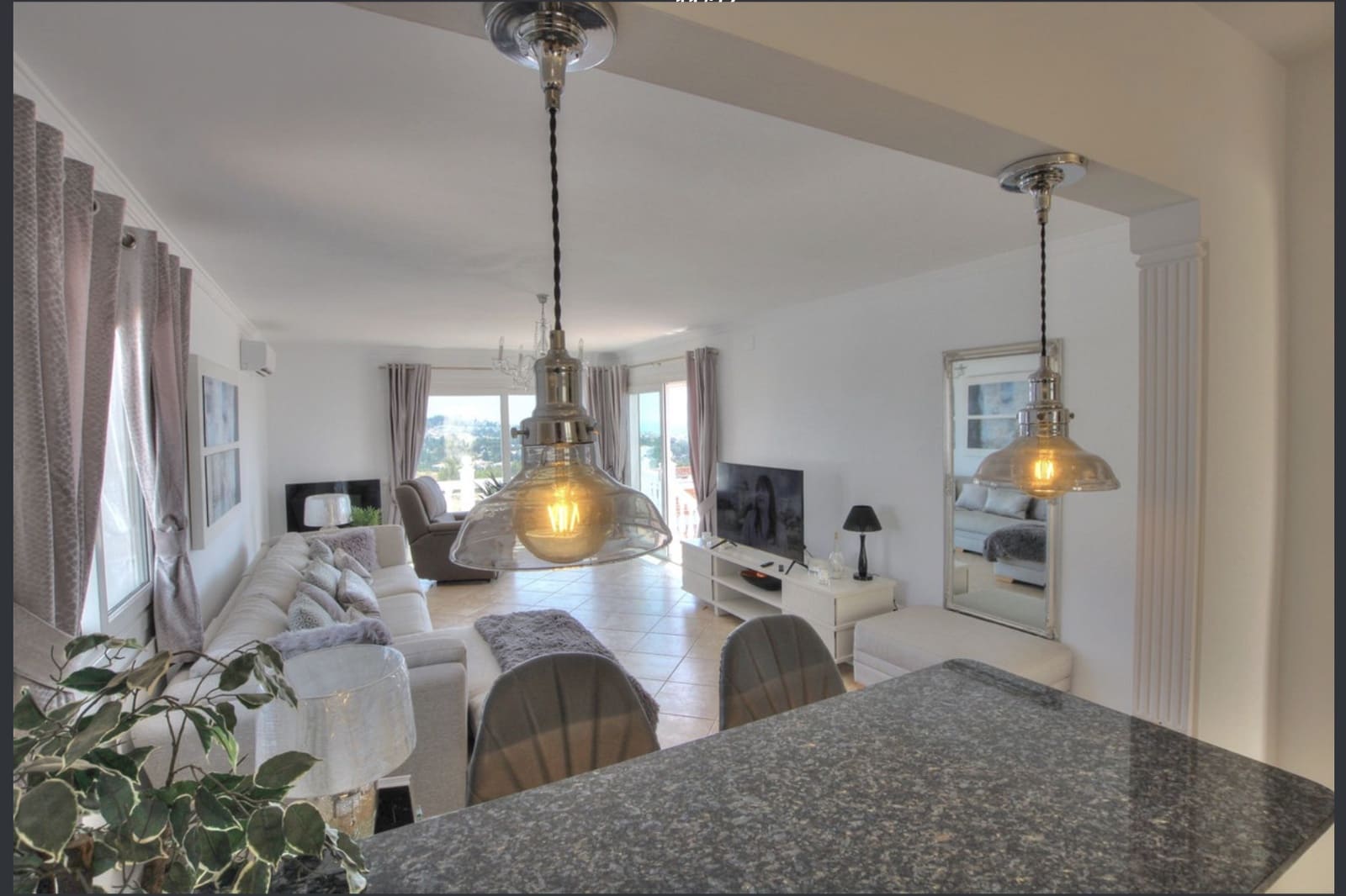 4 bedroom Villa for sale in La Cala de Mijas with pool garage - € 995,000 (Ref: 9297406)