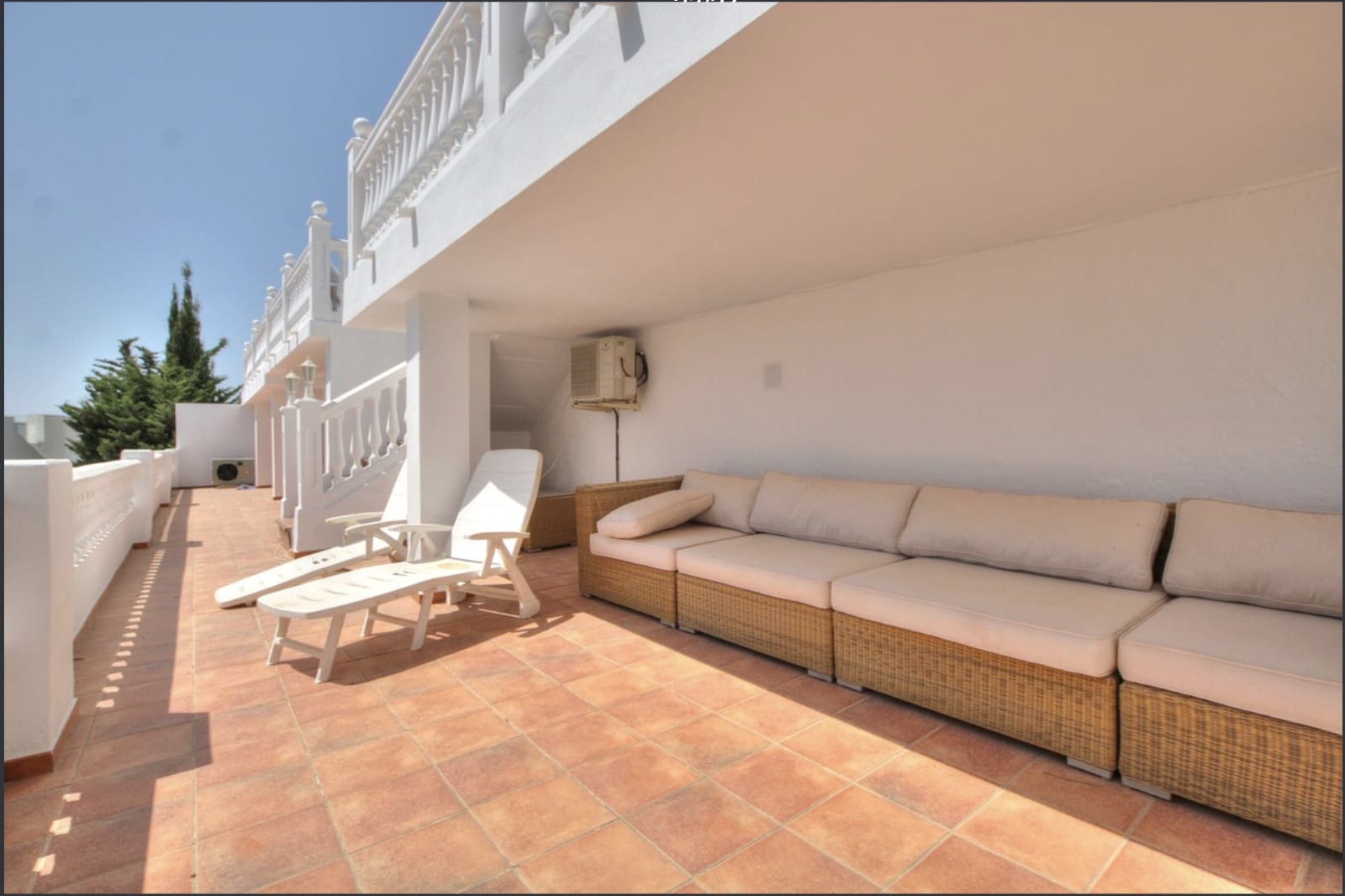 4 bedroom Villa for sale in La Cala de Mijas with pool garage - € 995,000 (Ref: 9297406)