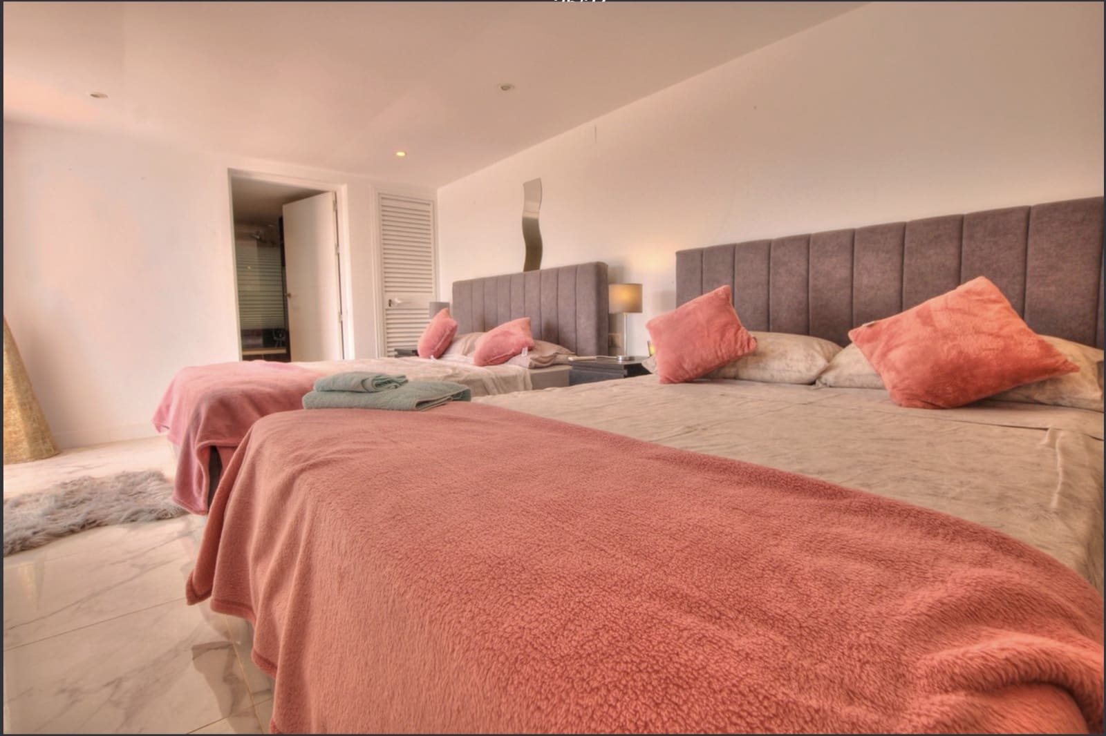 4 bedroom Villa for sale in La Cala de Mijas with pool garage - € 995,000 (Ref: 9297406)