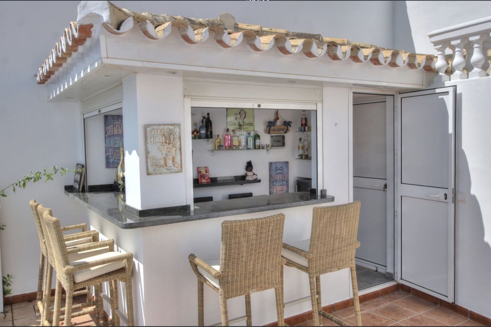 4 bedroom Villa for sale in La Cala de Mijas with pool garage - € 995,000 (Ref: 9297406)