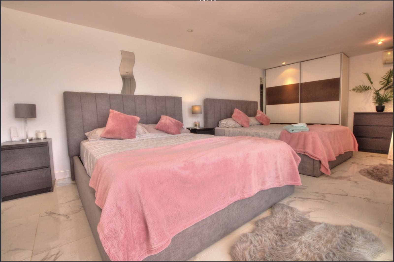 4 bedroom Villa for sale in La Cala de Mijas with pool garage - € 995,000 (Ref: 9297406)