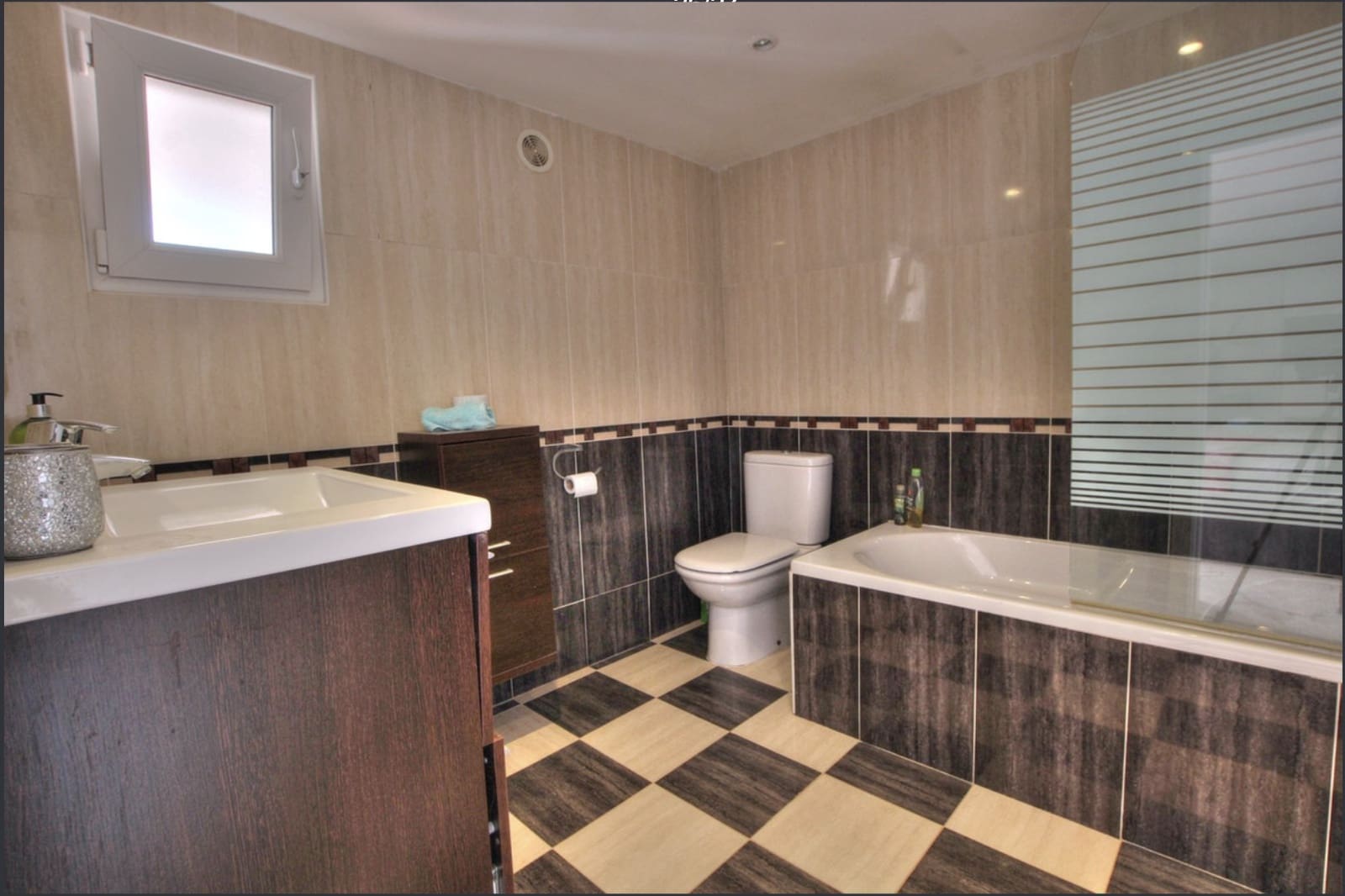 4 bedroom Villa for sale in La Cala de Mijas with pool garage - € 995,000 (Ref: 9297406)