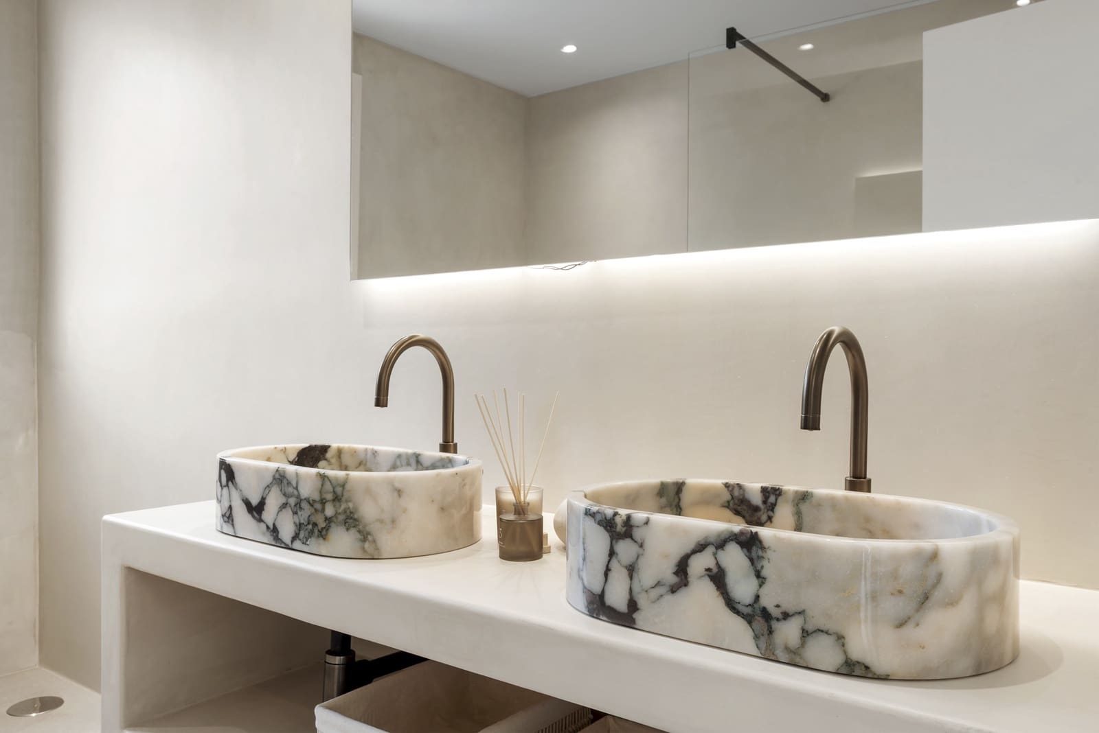 4 bedroom Villa for sale in Benahavis with pool garage - € 3,450,000 (Ref: 9303369)