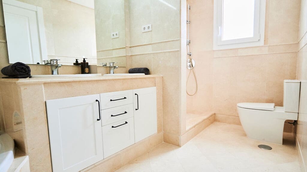 3 sovrum Lägenhet till salu i Nueva Andalucia med pool garage - 781 500 € (Ref: 9305113)