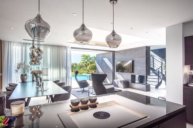 6 sovrum Villa till salu i Estepona med pool garage - 2 695 000 € (Ref: 9308450)