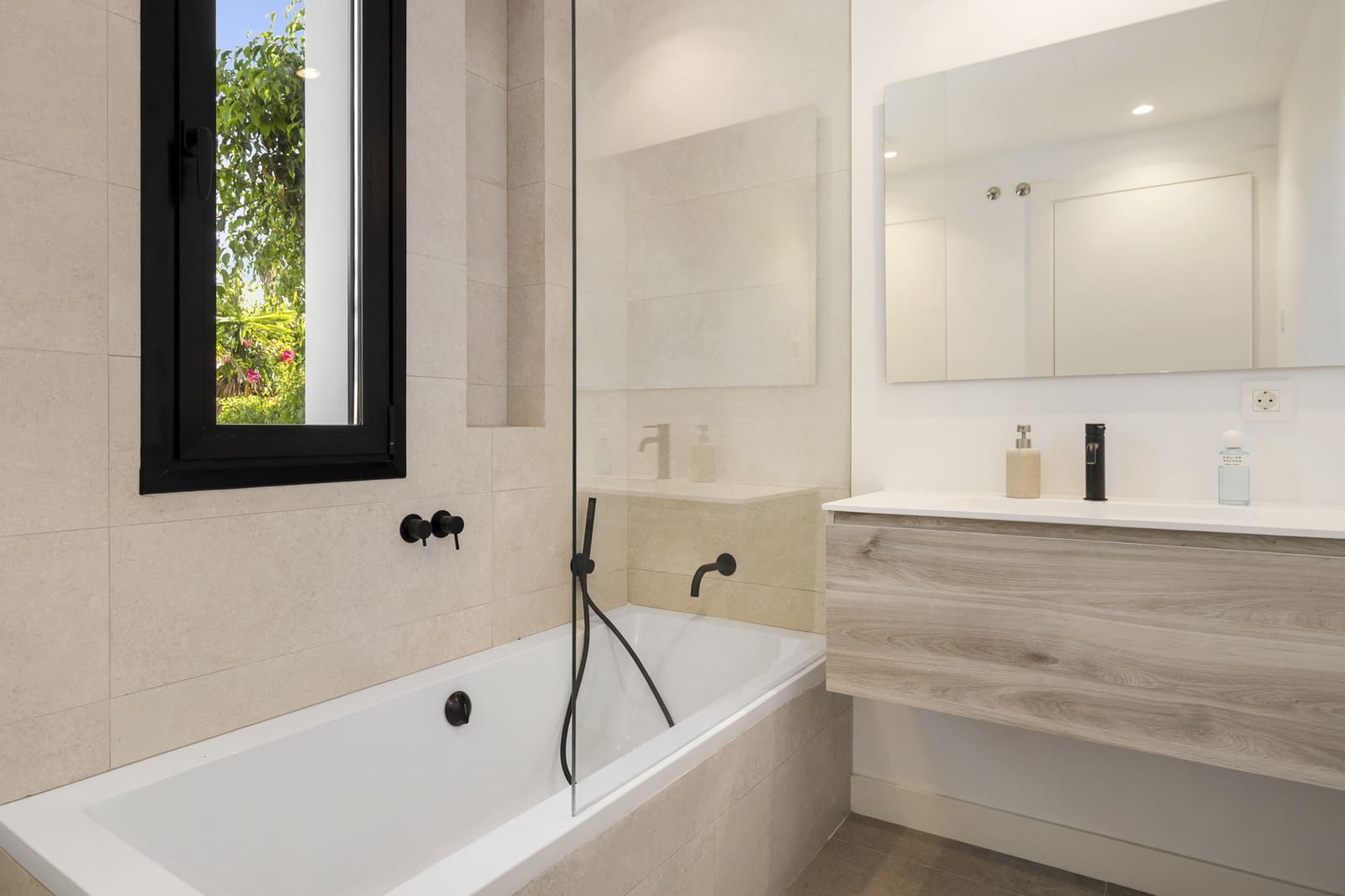 5 bedroom Villa for sale in Marbella with pool garage - € 3,450,000 (Ref: 9321745)