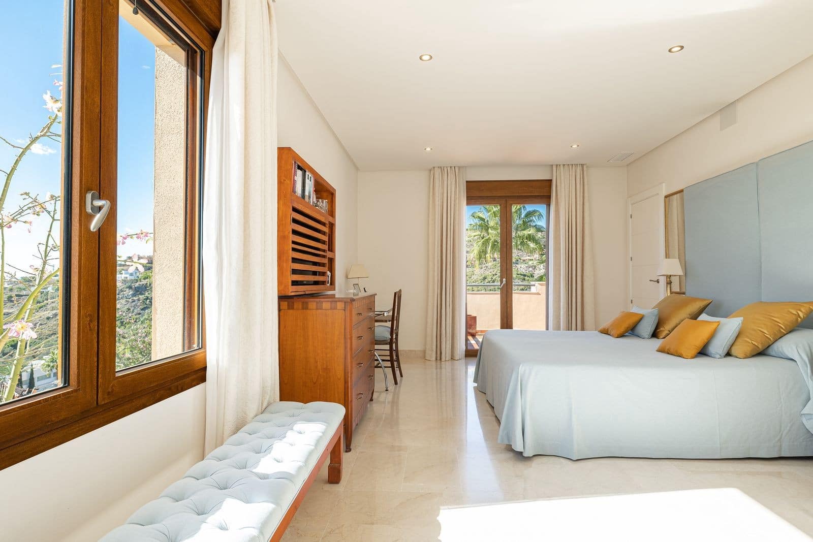 5 bedroom Villa for sale in Benahavis with pool garage - € 2,450,000 (Ref: 9341064)