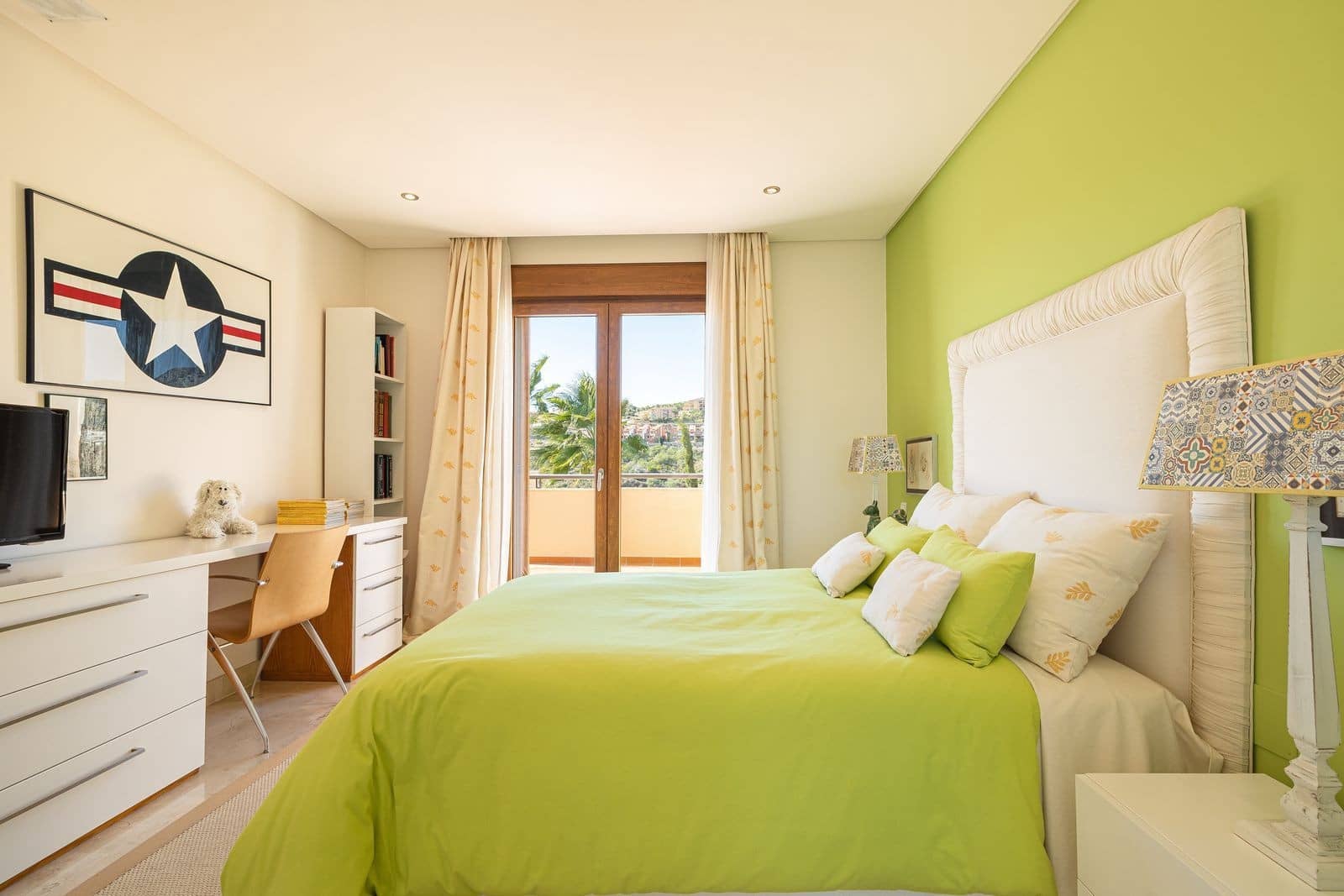 5 bedroom Villa for sale in Benahavis with pool garage - € 2,450,000 (Ref: 9341064)