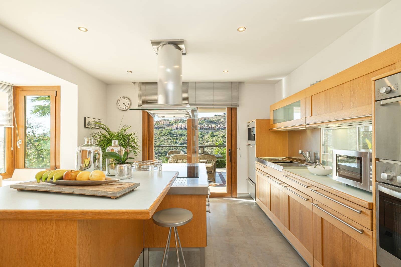 5 bedroom Villa for sale in Benahavis with pool garage - € 2,450,000 (Ref: 9341064)