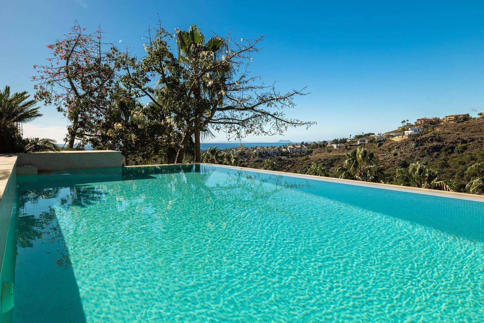 5 bedroom Villa for sale in Benahavis with pool garage - € 2,450,000 (Ref: 9341064)